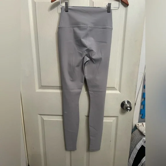 Alo Yoga Women’s High Waisted Ripped grey color Warrior Leggings Size Small - Picture 3 of 6